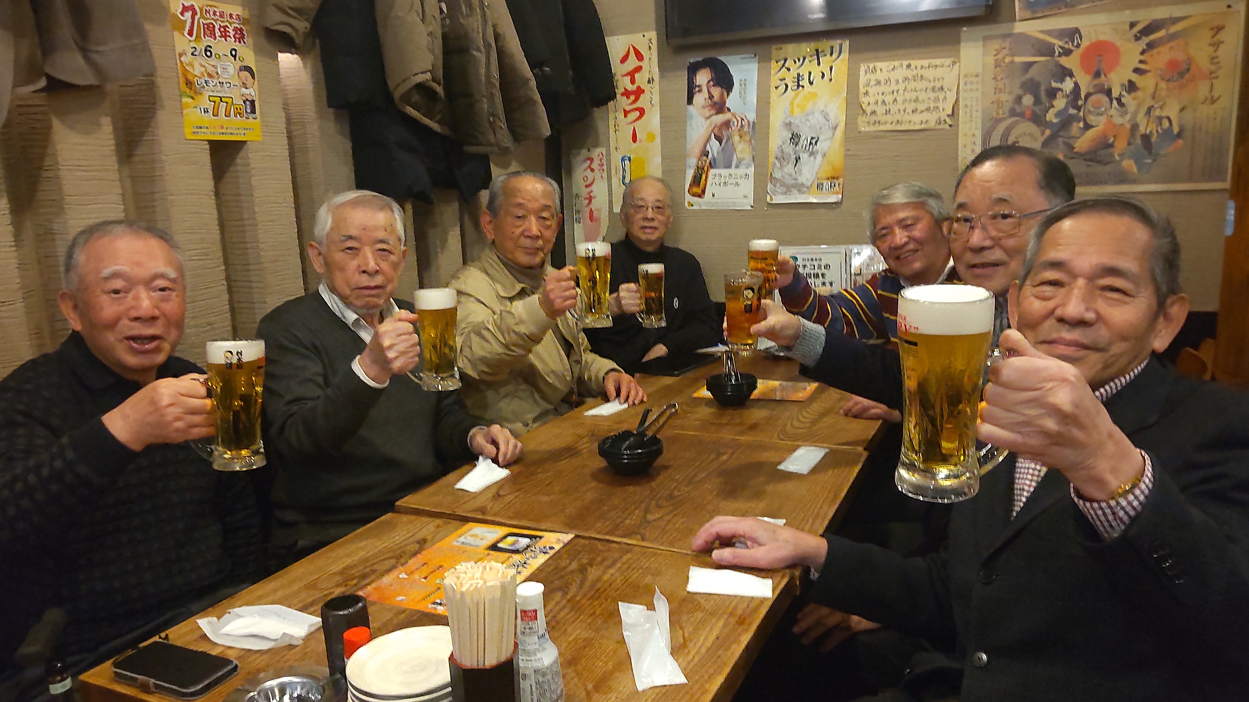 左から　近藤君・岡田君・佐藤・村上君・岡本君・鈴木君・太田君